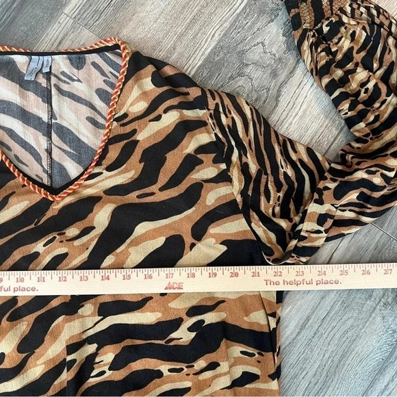 Anthropologie BLANK LONDON Patrice Balloon Sleeve Animal Print Blouse - MEDIUM - Picture 12 of 16